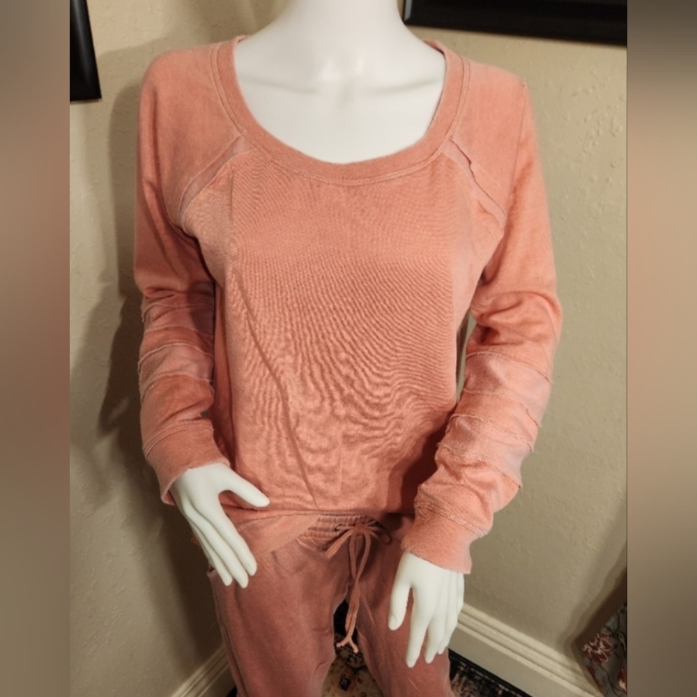 Chaser Reverse Panel Raglan Top Size Medium NWT - Picture 2 of 8